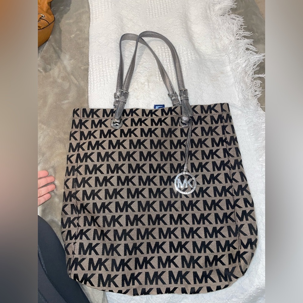 Micheal Kors bag